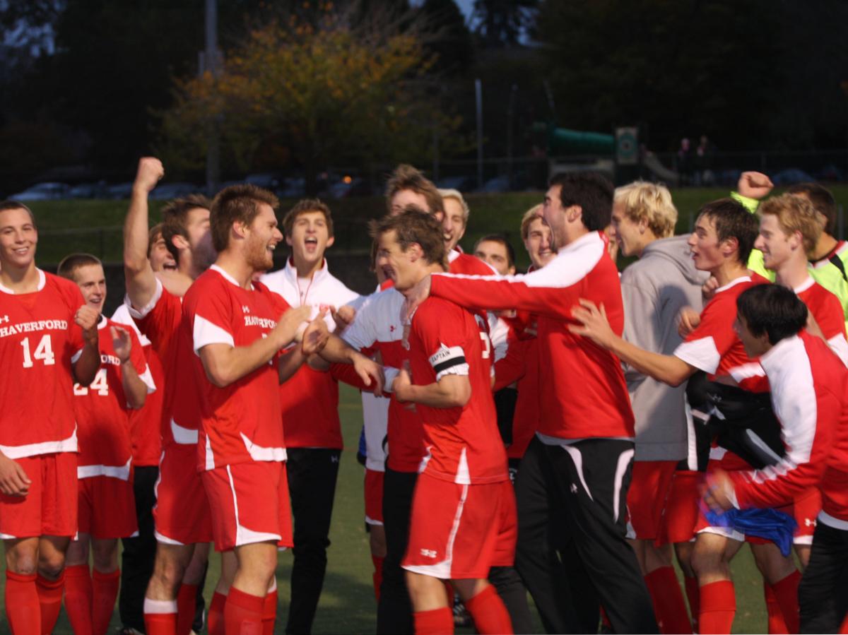 Men's soccer tops #10 Swarthmore 1-0 to claim 1st Centennial crown in program history