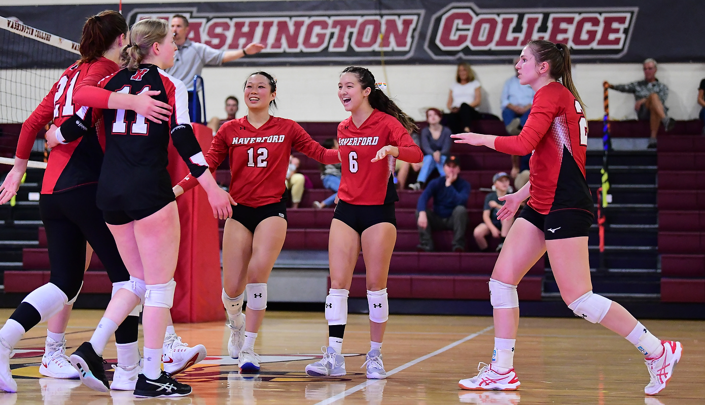 Volleyball Takes Five-Set Thriller from Washington College