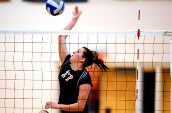 Women’s volleyball swept on second day of Haverford Invitational
