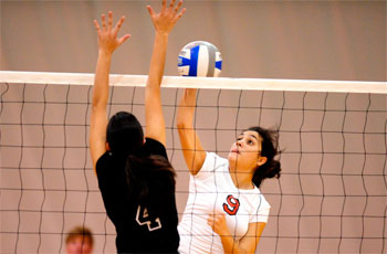Women’s volleyball drops a pair of tough matches at Haverford Invitational