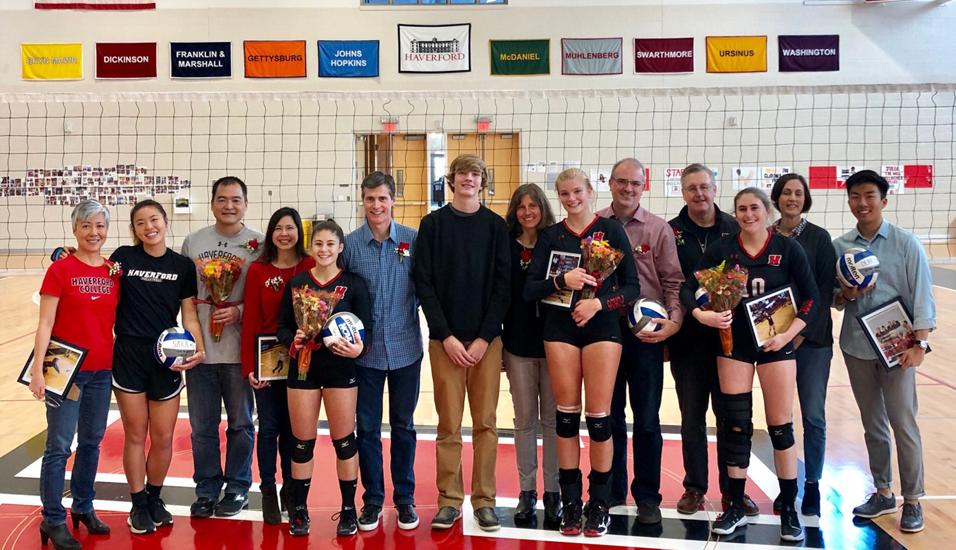 Volleyball Denies Swarthmore on Senior Day, Setting Up CC Tournament Rematch