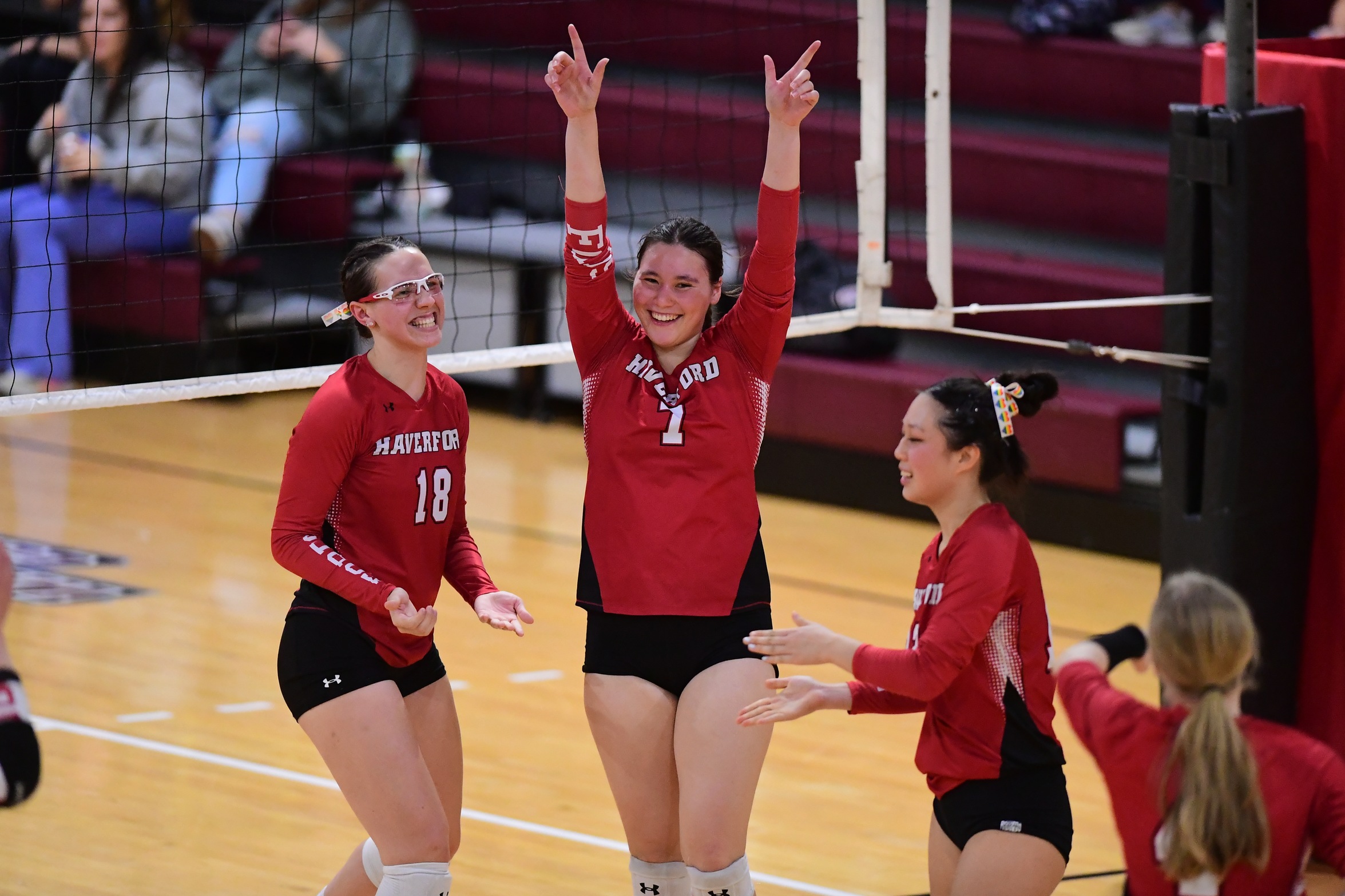 Volleyball Clinches CC Playoff Spot With 3-0 Sweep of Muhlenberg