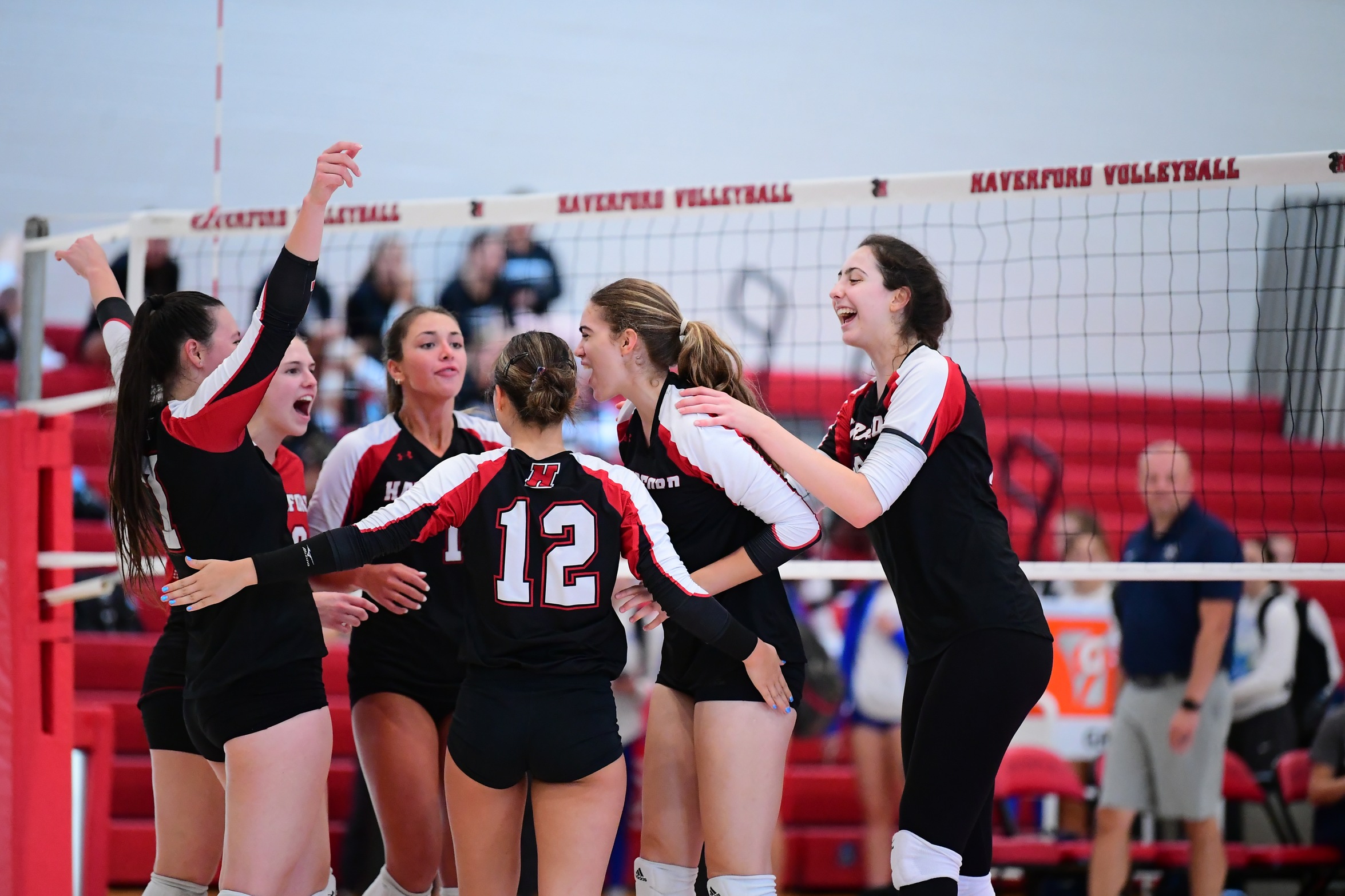 Volleyball Sweeps Past Wesleyan to Split the Day at Electric City Invite