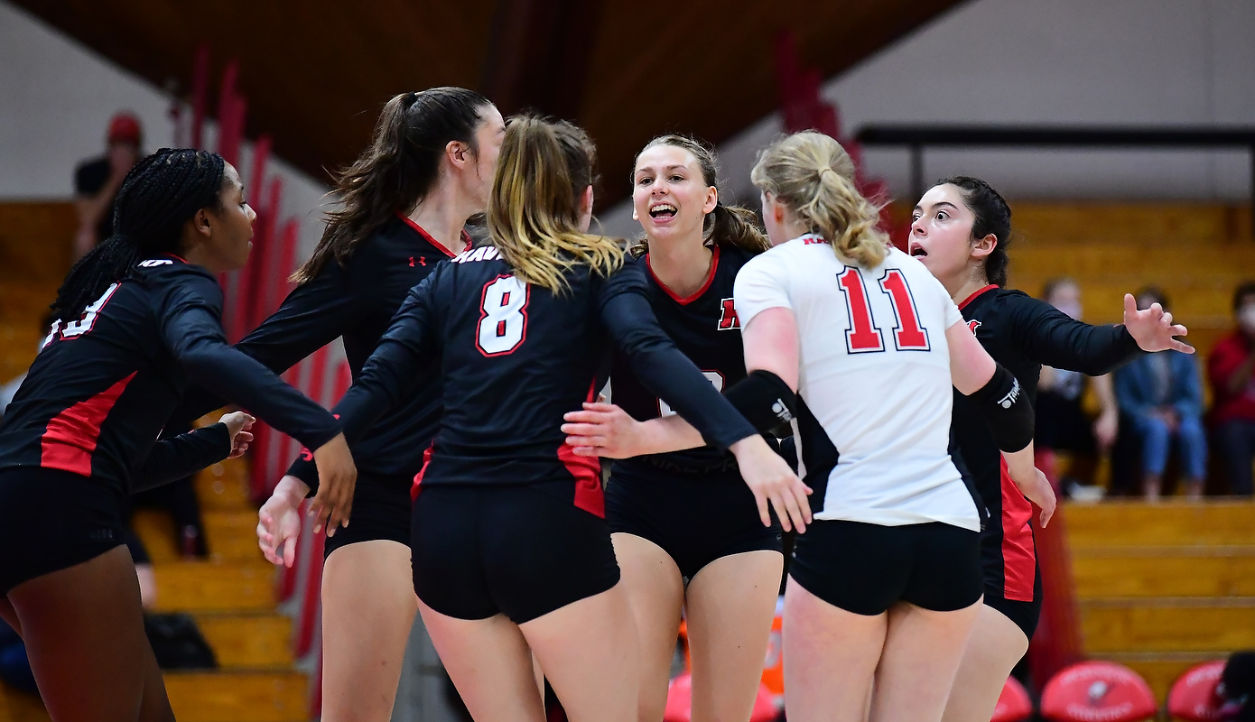 Volleyball Clinches CC Playoff Berth with 3-1 Win at Gettysburg