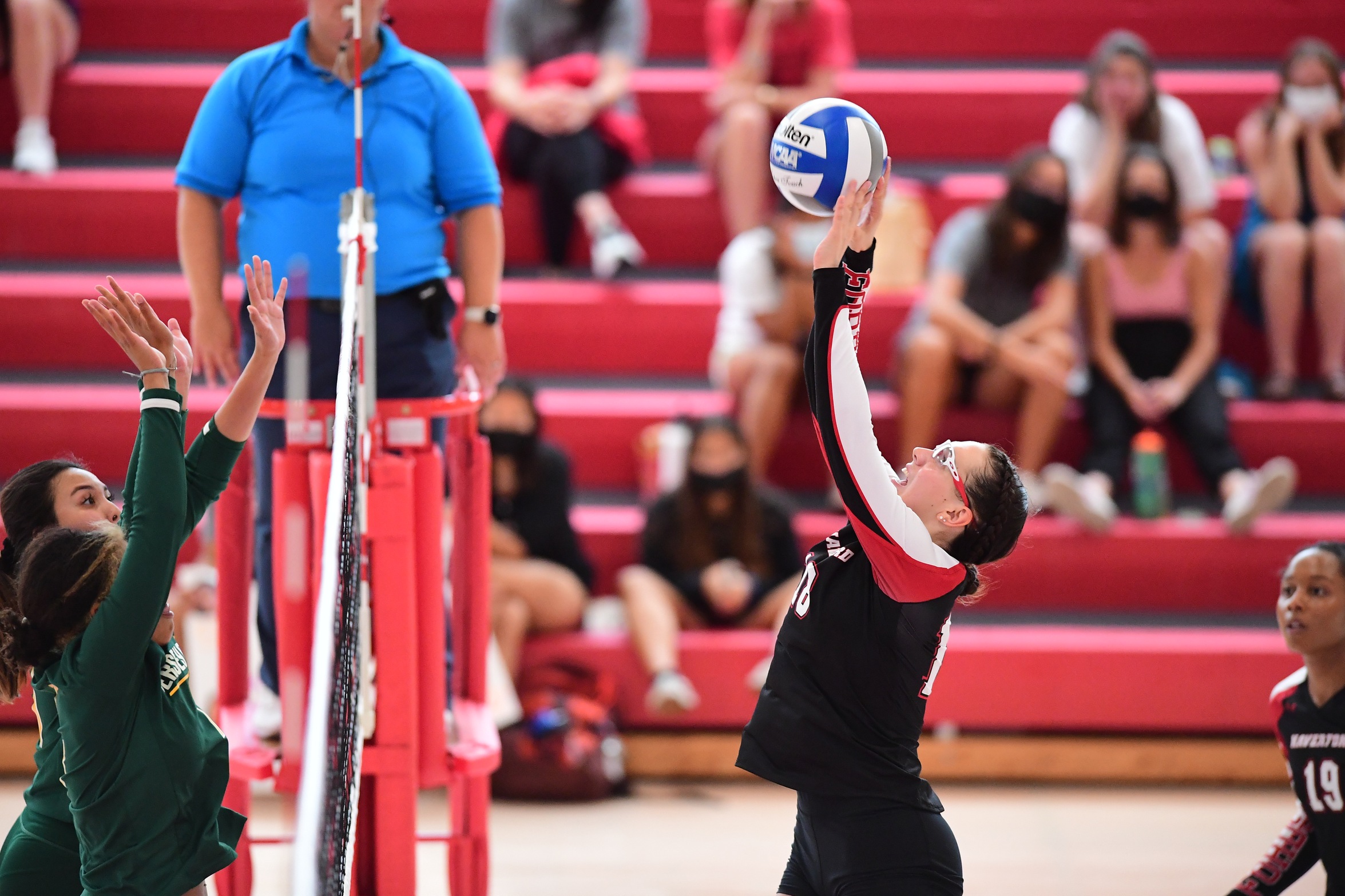 Volleyball Drops Pair of Five-Set Heartbreakers at Ford Invitational